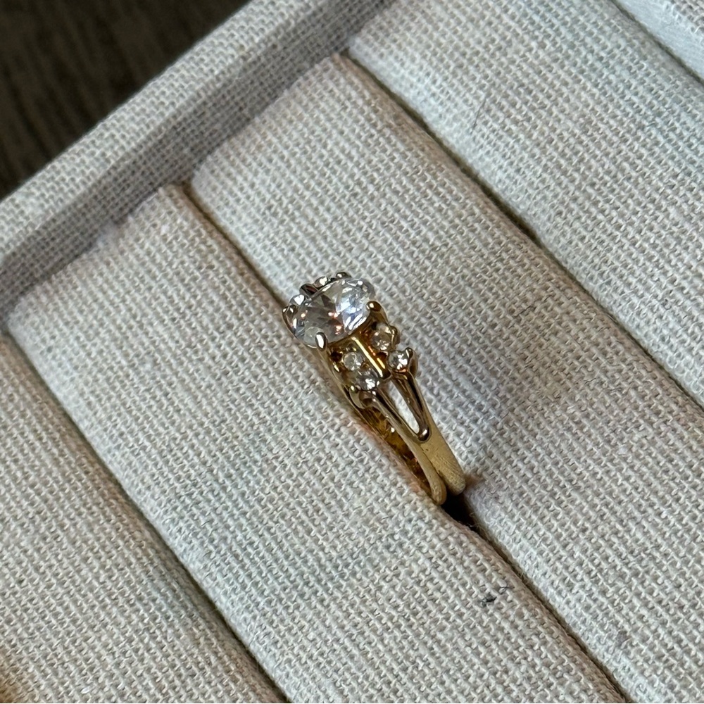 Gold Ring - Picture 5 of 11